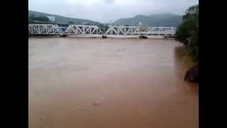 preview picture of video 'Tuni flood water level at Bridge , October 26'