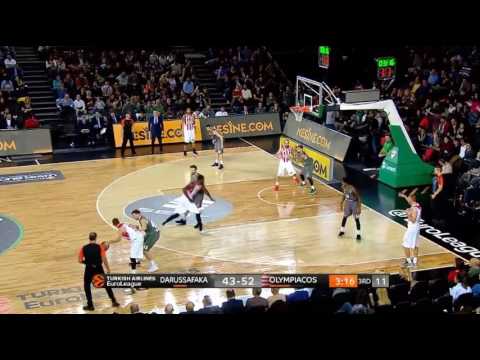 Amazing ball movement and spacing by Olympiacos offense