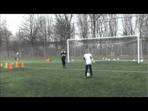 Kay Hilverink, 12 jaar, keepertraining van Arben Kasolli