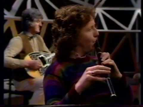 Irish traditional music - Frankie Gavin on flute with "De Danann"