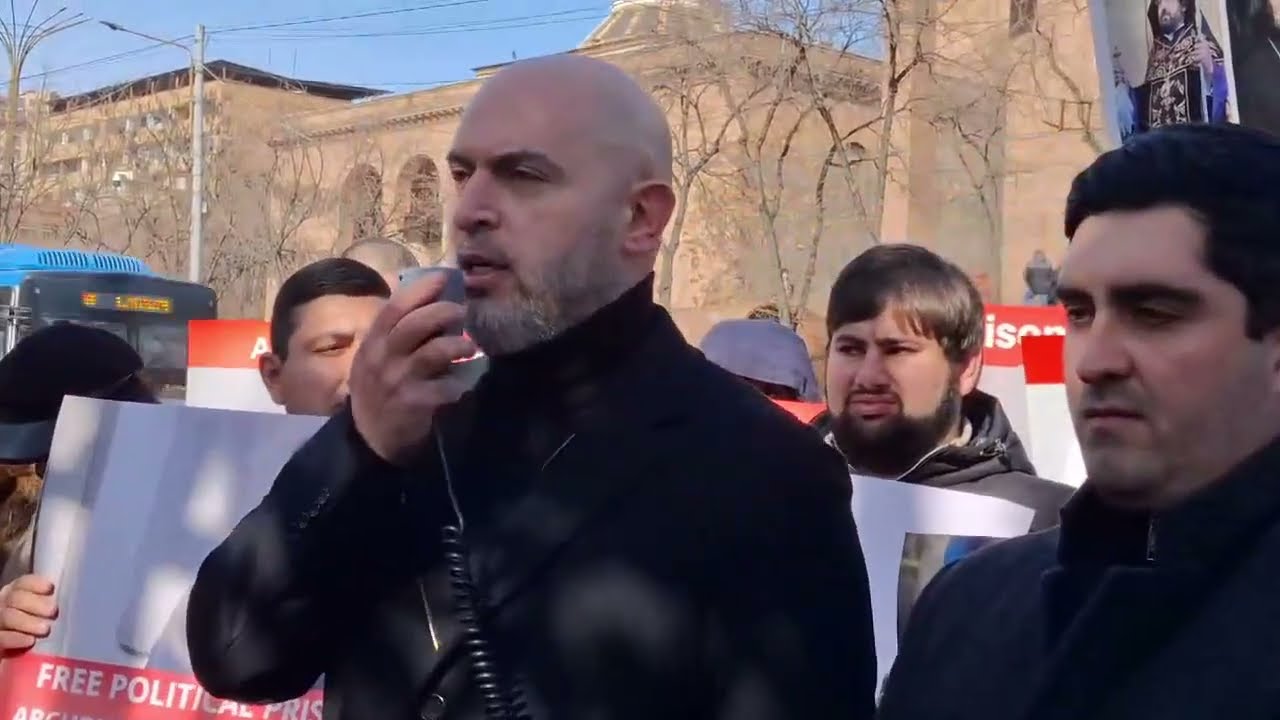 Գալիս են այստեղ լափելու, լակելու. Արմեն Աշոտյան