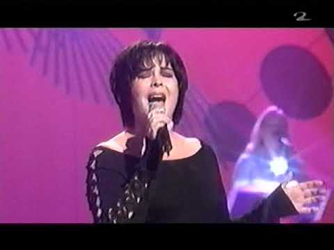 PAULA KOIVUNIEMI - Sydän itkee ikävää. Sov. Jari Puhakka (Leikin Varjolla, TV2 2003)