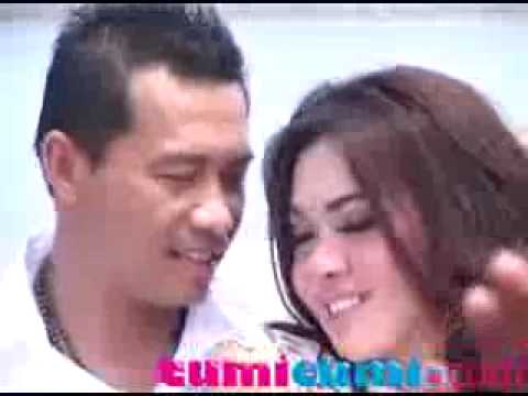 Anang & Syahrini Di Demo Ibu-Ibu - CumiCumi.com