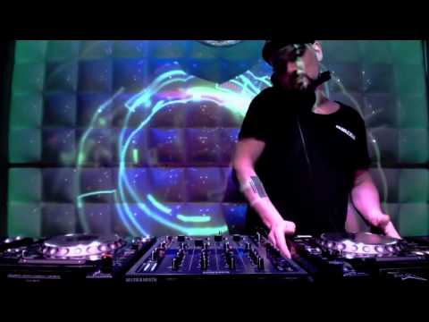 Tapedeck Radio - Analogue Audio Showcase mit Dominik Vaillant & Christine Lau