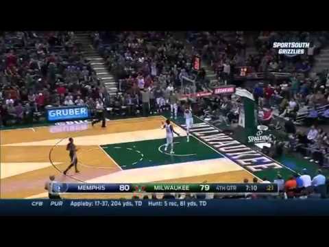 Jerryd Bayless FOOTBALL PASS!   Grizzles vs Bucks   Nov  8th, 2014   2015 NBA Season
