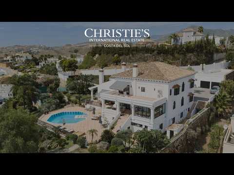 Villa El Capitán: A grand private estate with sea views, pool & a paddle court in El Capitán, Benahavis