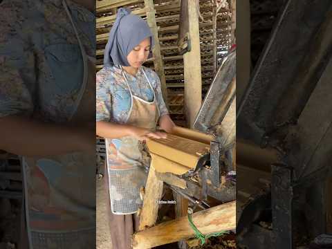 village girl making roof tiles #nature #animallife #explore #birds #genteng