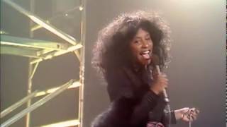 Chaka Khan - What Cha&#39; Gonna Do For Me (Official Music Video)