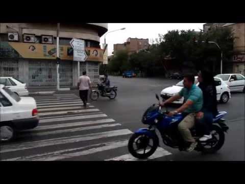 Tráfico de locos en las calles de Teherán. Iran