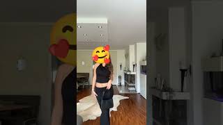 イブニングドレス姿の巨乳美女が振り返るよ！