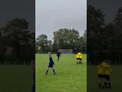 Mats Vos van VV Nieuwe Niedorp J012-1 scoort uit bij Succes