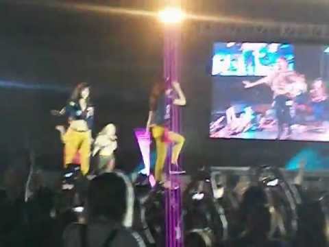 [FANCAM] SNSD- Tiffany and Sooyoung @DKFC