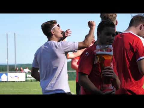 SV Wittendorf beendet Saison mit Wimpel in der Hand.