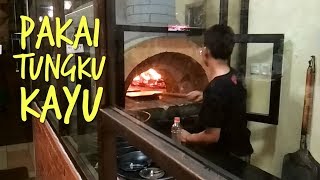 Download lagu Pizza Tradisional Italia Dibakar Di Tungku Kayu Pi... mp3