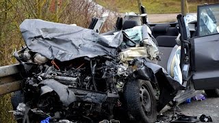 preview picture of video 'Frontalzusammenstoß zwischen Kleintransporter und Pkw – zwei Personen schwer verletzt'