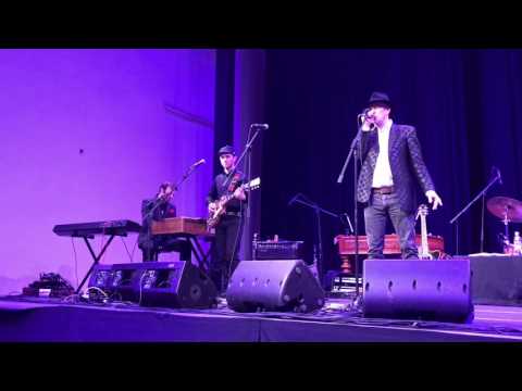 Vlado Kreslin in Mali bogovi