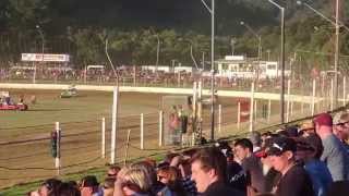 preview picture of video 'New Zealand Superstocks Finals night - Heat 1 - Wayne Hemi'