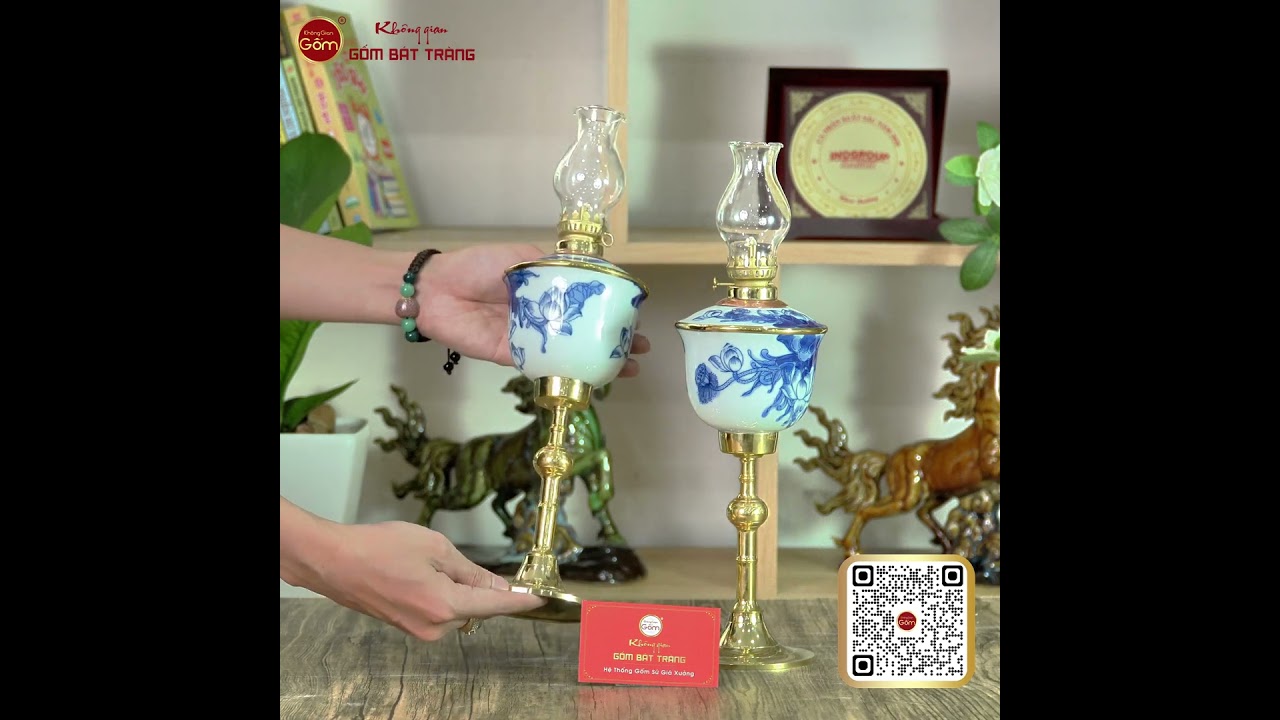 Đèn Dầu Thờ Chân Đồng Men Lam Vẽ Sen Dáng Bầu