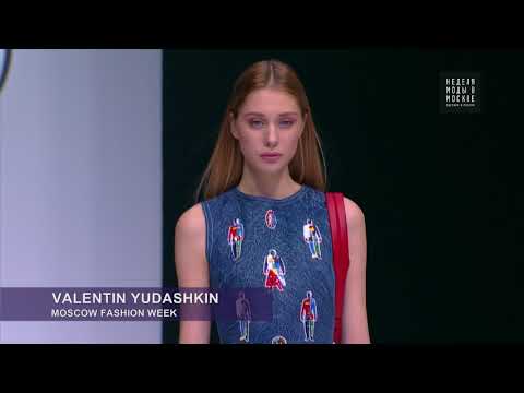 Valentin Yudashkin ss 2018 Moscow Fashion Week