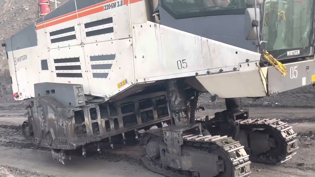 Marching of wheel loaders and Surface Miner For Blasting,5th January#mines #trending #coal #viral