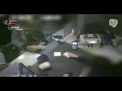 Rintracciavano carte di credito nei centri postali sottraendo centinaia di migliaia di euro