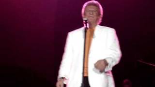 Bobby Rydell sings Wildwood Days in Wildwood NJ-10-17-09