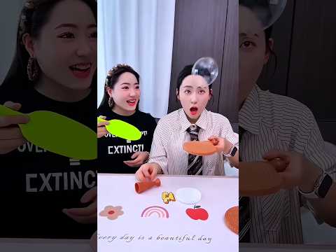 Elle promet de ne pas le casser… 3 secondes plus tard 💥😂~#ytshorts #shorts