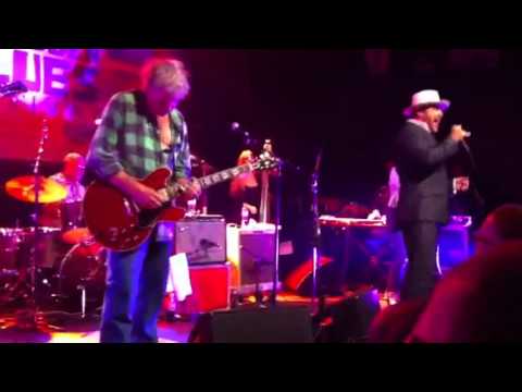 Elvin Bishop with friends in classic hit at Notodden Blues 2011