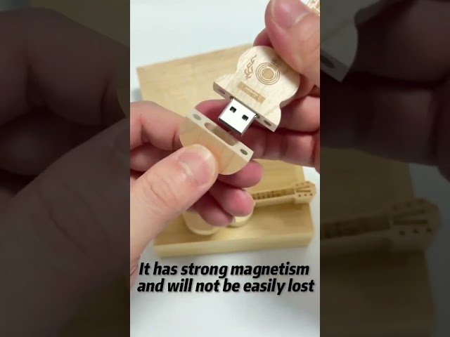 Vídeo relacionado con Unidad flash USB de madera de arce en forma de guitarra (en caja de madera) (8.0 GB)