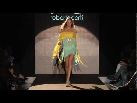 Sfilata Playa Roberta Corti a Blue Fashion Beach
