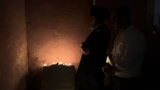 Rav Mota Frank: At The Kever Of Rabbi Geller In Houston, Texas, On His Yartzeit (הרב מוטה פראנק) - התמונה מוצגת ישירות מתוך אתר האינטרנט יוטיוב. זכויות היוצרים בתמונה שייכות ליוצרה. קישור קרדיט למקור התוכן נמצא בתוך דף הסרטון