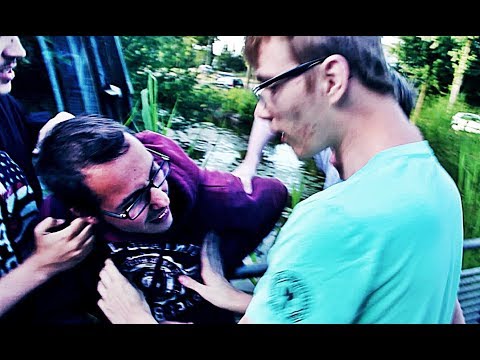 JUNGE VERHAUEN, WEGEN FUSSBALL MANNSCHAFT!