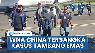 Detik-detik WNA China Tersangka Tambang Emas Layangkan Tendangan Kungfu ke Wartawan saat Digiring