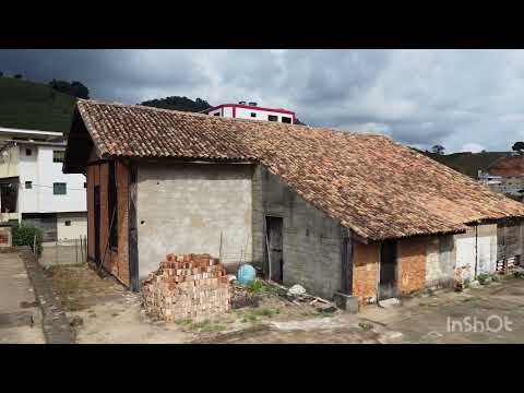 Antigo casarão construído a mas de 100 anos  família libanesa  E turcos. Imigrantes. Luisburgo mg