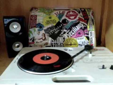 Lloyd & Glen - Rudies Give Up