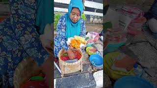 Download lagu Delicious Sego Boran Lamongan behind the Lamongan regional government office mp3