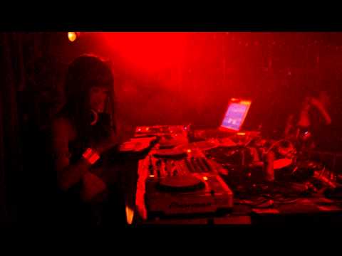 DJ Rinaneko at  Cabaret Sauvage in France