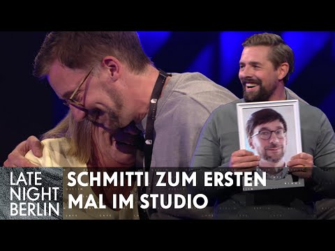 Schmitti rührt Überraschungsgast zu Tränen! | Late Night Berlin