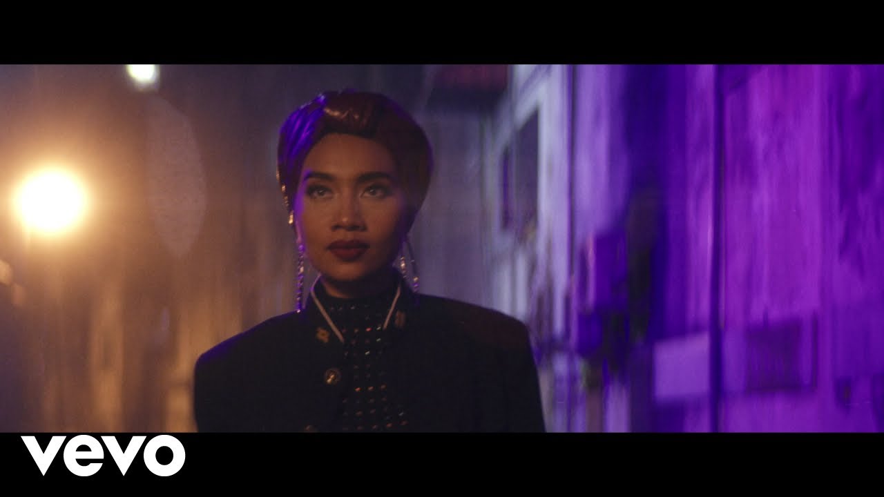 Yuna ft G-Eazy – “Blank Marquee”