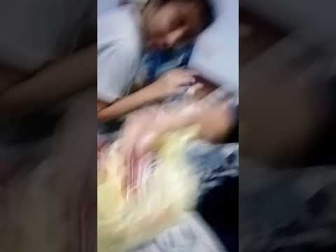 Manipis na tuwalya sa ilalim ng mas mababang likod Gusto kong alisin ang taba mula sa tiyan