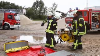 preview picture of video 'Archiv: Kreisfeuerwehrbereitschaft Verden bei einer Übung'