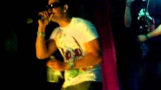 Mr.Fiera & Veterano performing Su mirada Sensual