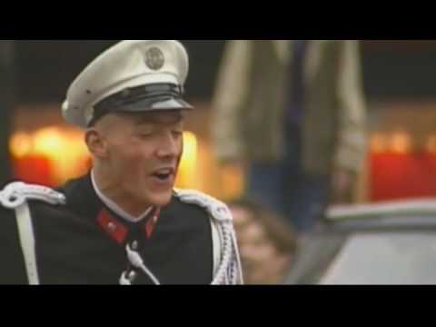 Confettis     --     The   Sound   Of   C Video  HQ