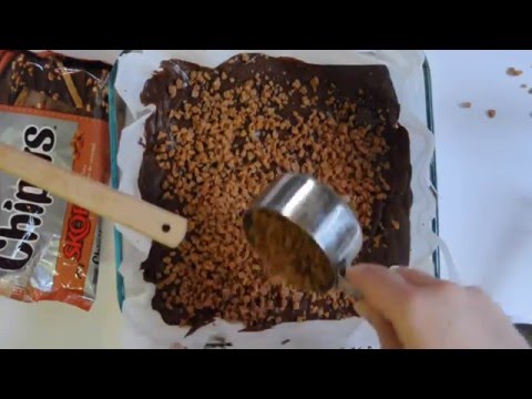 How To Make Chocolate Peanut Butter Fudge with Crunchy Toffee Topping - 3 MINUTE RECIPE