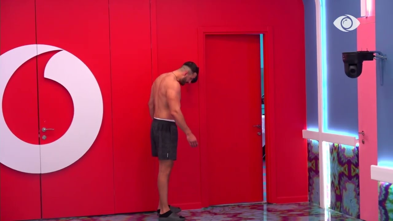 “Bëni çfarë të doni”/ Loredana bisedon me Mikelën, Jozi i përgjon tek dera