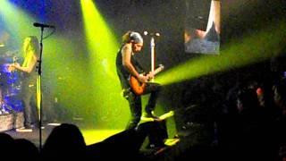 Orphaned Land Live in Tel Aviv - &quot;The Warrior&quot; Solo