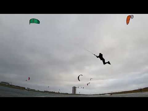 Clip 5 - Kiteloops am laufenden Band - Kiten in der Perlebucht von Büsum - 04.01.2023 Kitesurfen