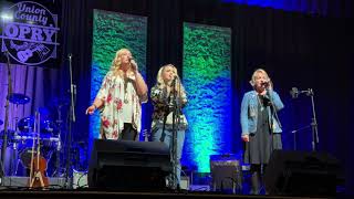 Download lagu Jessica, Melinda and Debra - Here comes Jesus right on time mp3 Download lagu Jessica, Melinda and Debra - Here comes Jesus right on time mp3