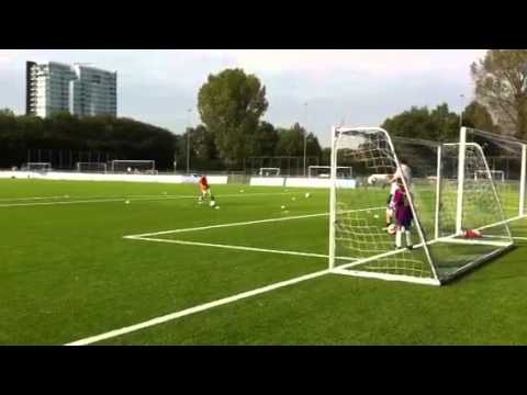 Pierre training Kampong E4