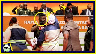 Download lagu MAGAMBO MACHIMU AMUACHA 'HOI' WAZIRI MKUU MAJALIWA |HUJAWAHI KUBADILISHA MTINDO WA NYWELE mp3 Download lagu MAGAMBO MACHIMU AMUACHA 'HOI' WAZIRI MKUU MAJALIWA |HUJAWAHI KUBADILISHA MTINDO WA NYWELE mp3